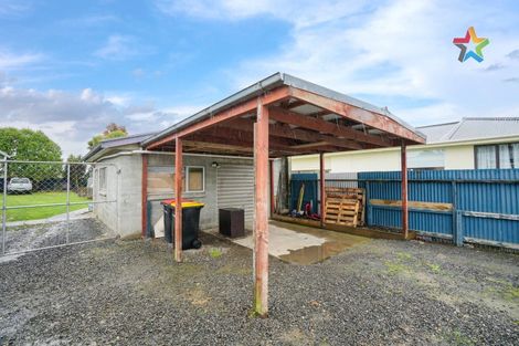 Photo of property in 30 Kilmarnock Street, Wallacetown, 9816