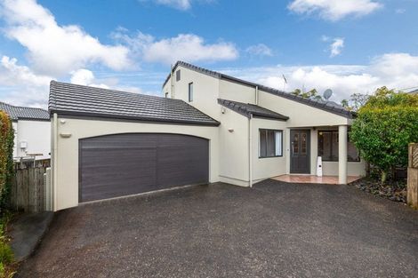 Photo of property in 2/8 Bundoran Way, Pinehill, Auckland, 0632