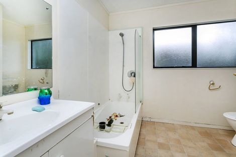 Photo of property in 2/62 Tonar Street, Northcote, Auckland, 0627