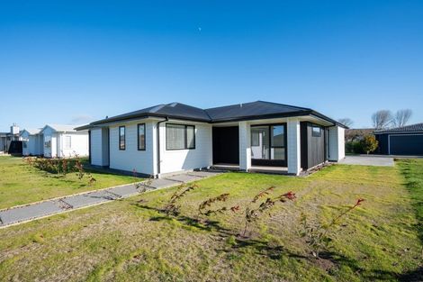 Photo of property in 16 Maison Way, Rangatira Park, Taupo, 3330