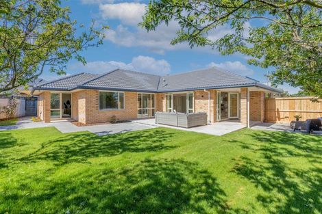 Photo of property in 21 Linkwater Way, Parklands, Christchurch, 8083