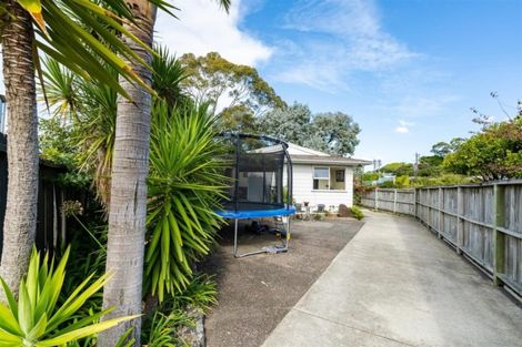 Photo of property in 22 Kapiti Place, Sunnynook, Auckland, 0620