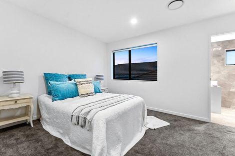 Photo of property in 25 Henriette Place, Totara Park, Auckland, 2105