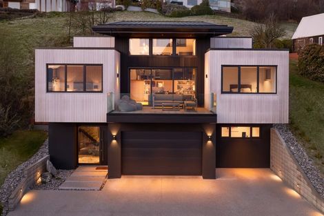 Photo of property in 52 Suburb Street, Queenstown, 9300