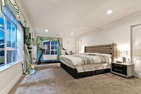 Photo of property in 18 Mansion Court, West Harbour, Auckland, 0618