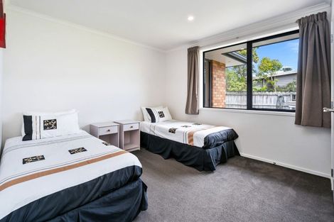 Photo of property in 12 Resolution Place, One Tree Point, 0118