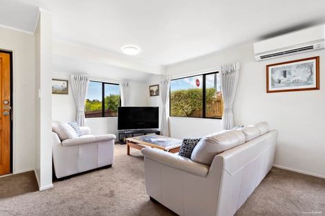 Photo of property in 37 Hutchinson Avenue, New Lynn, Auckland, 0600