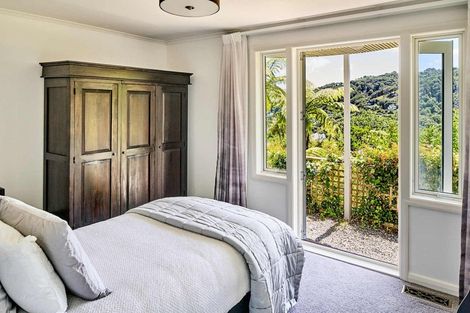 Photo of property in 35 Walter Road, Lowry Bay, Lower Hutt, 5013