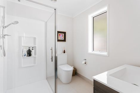 Photo of property in 77 Bert Wall Drive, Omokoroa, 3114