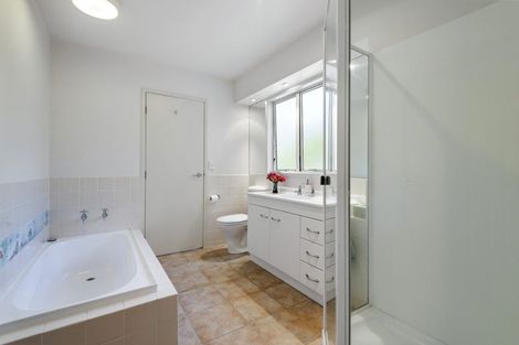 Photo of property in 38 Saddleback Rise, Murrays Bay, Auckland, 0630