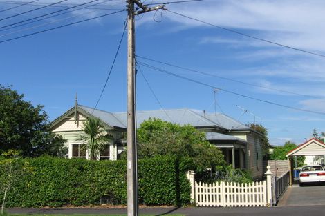 Photo of property in 36 Summer Street, Stanley Point, Auckland, 0624