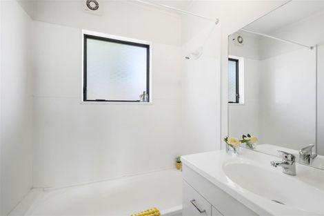 Photo of property in 1/28 Powrie Street, Glenfield, Auckland, 0629