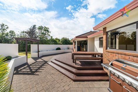 Photo of property in 18 Crestview Grove, Belmont, Lower Hutt, 5010