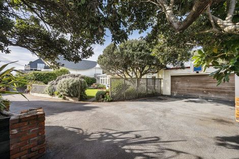 Photo of property in 151 Marine Parade, Eastbourne, Lower Hutt, 5013