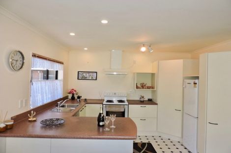 Photo of property in Redwood Village, 39/42 Main Road, Tawa, Wellington, 5028