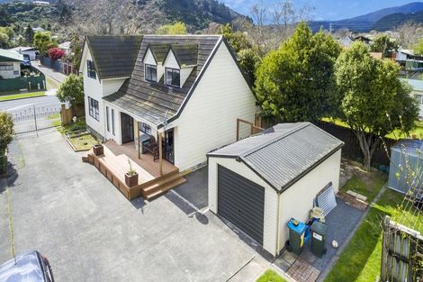 Photo of property in 30 Gemstone Drive, Birchville, Upper Hutt, 5018