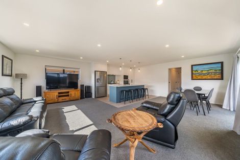 Photo of property in 3 Thornbury Lane, Timberlea, Upper Hutt, 5018