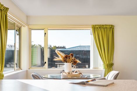 Photo of property in 112 Gayhurst Road, Dallington, Christchurch, 8061