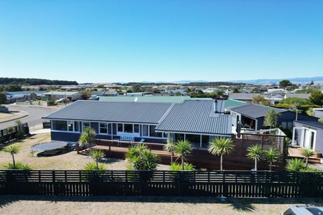 Photo of property in 22 Hennessy Street East, Foxton Beach, Foxton, 4815