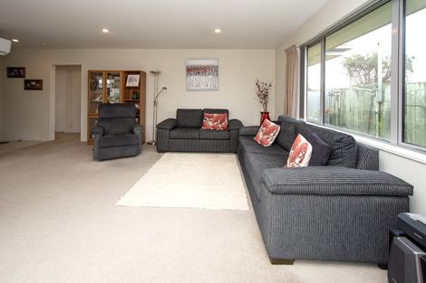 Photo of property in 2/417a Bower Avenue, Parklands, Christchurch, 8083