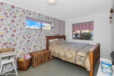 Photo of property in 4 Watkins Drive, Rangiora, 7400