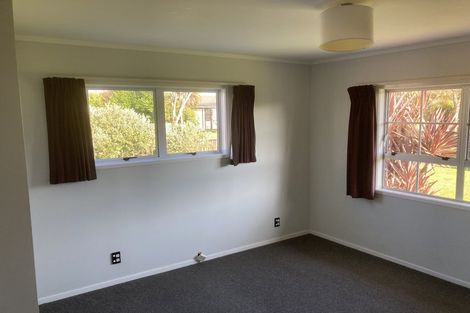Photo of property in 98 Oakfield Crescent, Pukete, Hamilton, 3200