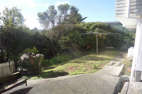 Photo of property in 11 Beverley Grove, Paparangi, Wellington, 6037