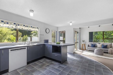 Photo of property in 20 Zande Terrace, Tawa, Wellington, 5028