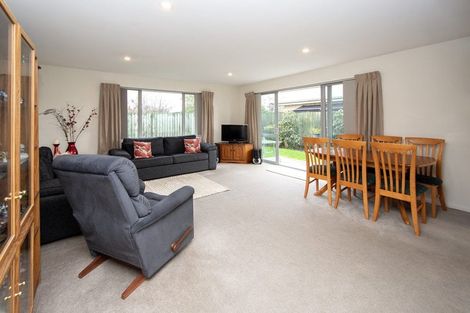 Photo of property in 2/417a Bower Avenue, Parklands, Christchurch, 8083