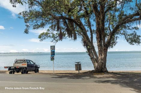 Photo of property in 98 Otitori Bay Road, Titirangi, Auckland, 0604