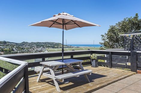 Photo of property in 52 Akaroa Drive, Maupuia, Wellington, 6022