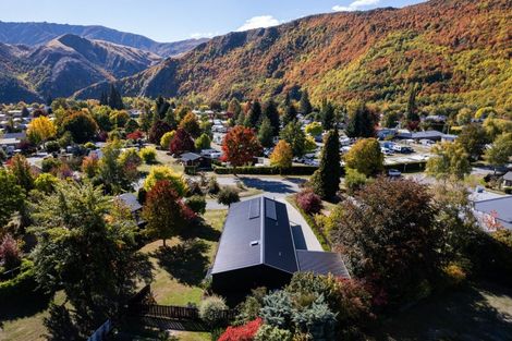 Photo of property in 10 Preston Drive, Arrowtown, 9302