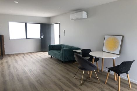 Photo of property in 8 Keating Rise, Northcross, Auckland, 0632