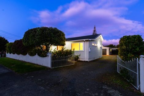 Photo of property in 15 Bluegum Road, Paraparaumu Beach, Paraparaumu, 5032