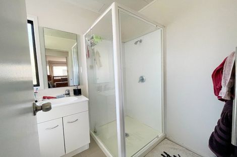 Photo of property in 2/1 Landsdale Place, Massey, Auckland, 0614