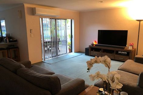 Photo of property in 91 Moyrus Crescent, East Tamaki Heights, Auckland, 2016