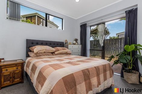 Photo of property in 2/187 Carnoustie Drive, Wattle Downs, Auckland, 2103