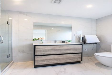 Photo of property in 4/19 Kingdale Road, Henderson, Auckland, 0610