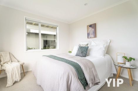Photo of property in 10 Cromwell Point, Newlands, Wellington, 6037