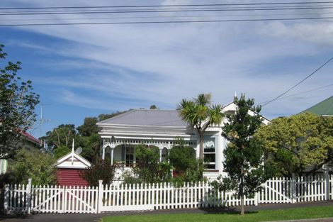 Photo of property in 32 Summer Street, Stanley Point, Auckland, 0624