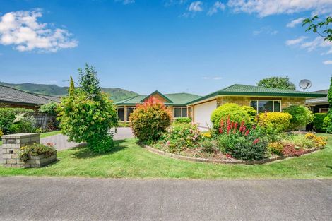 Photo of property in 25 Awanui Drive, Waikanae, 5036