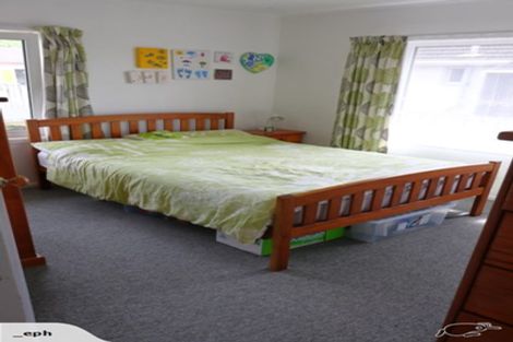 Photo of property in 8 Durham Street, Te Atatu Peninsula, Auckland, 0610