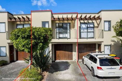 Photo of property in 5/15 Harbour View Road, Te Atatu Peninsula, Auckland, 0610