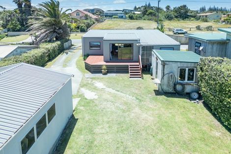 Photo of property in 6 Sea View Road, Baylys Beach, Dargaville, 0377
