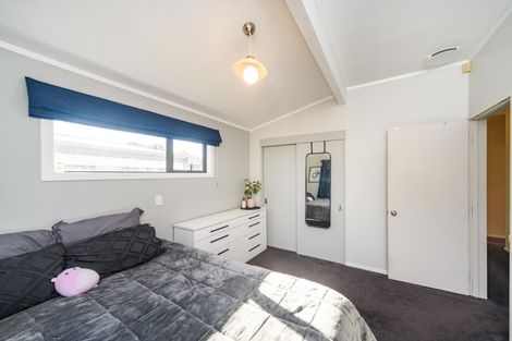 Photo of property in 6 Willowstream Grove, Cloverlea, Palmerston North, 4412