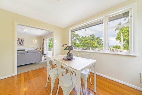 Photo of property in 10 Vista Crescent, Maoribank, Upper Hutt, 5018