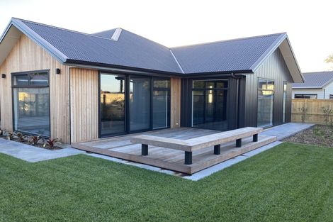 Photo of property in 11 Donnelly Street, Oakura, 4314