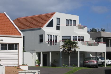 Photo of property in 21 Sunbrae Grove, Mount Maunganui, 3116