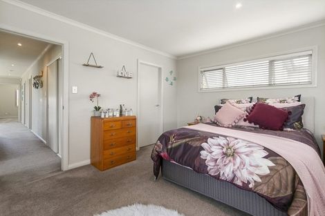Photo of property in 1 Kingsgate Place, Dannemora, Auckland, 2016