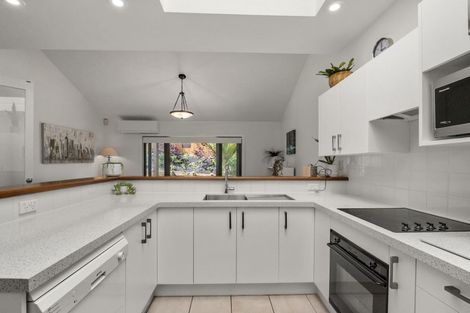 Photo of property in 10/8 Tobago Place, Sunnynook, Auckland, 0620